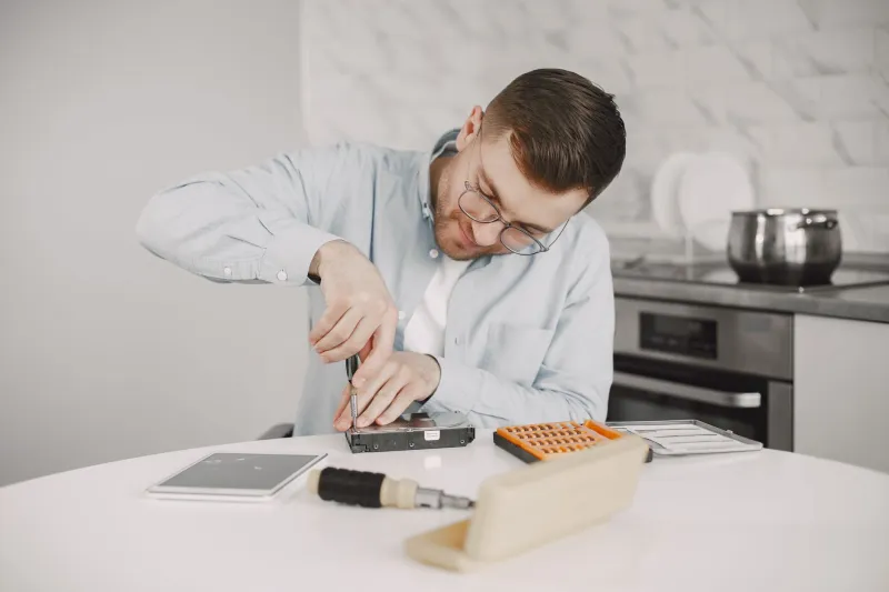 Hurry Up and Wait: How Geek Squad Turns Your Broken Laptop Into a Three-Week Hostage Situation